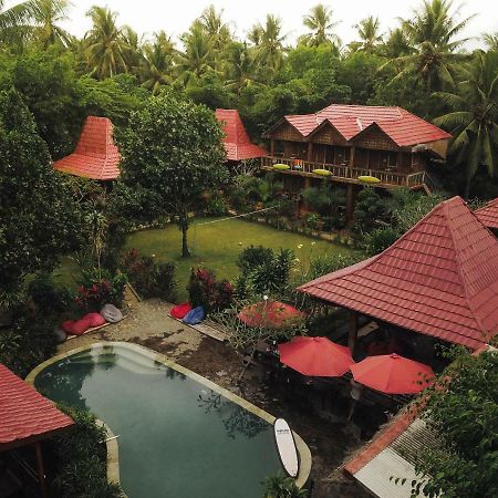 Mojosurf Camp Red Island Pasanggaran Exterior foto