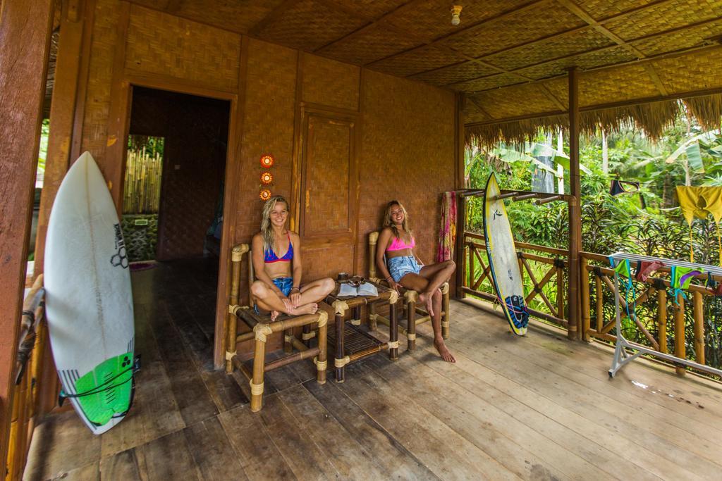 Mojosurf Camp Red Island Pasanggaran Exterior foto