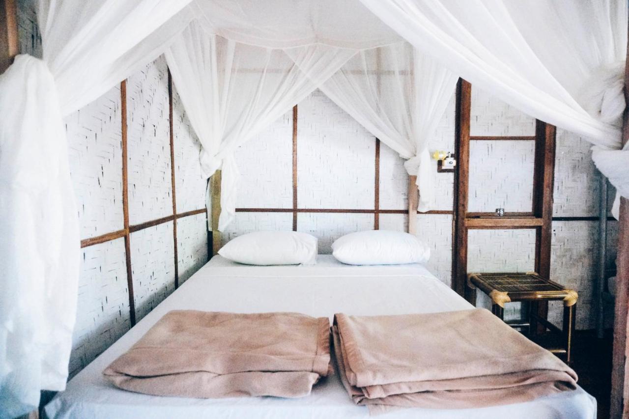Mojosurf Camp Red Island Pasanggaran Exterior foto