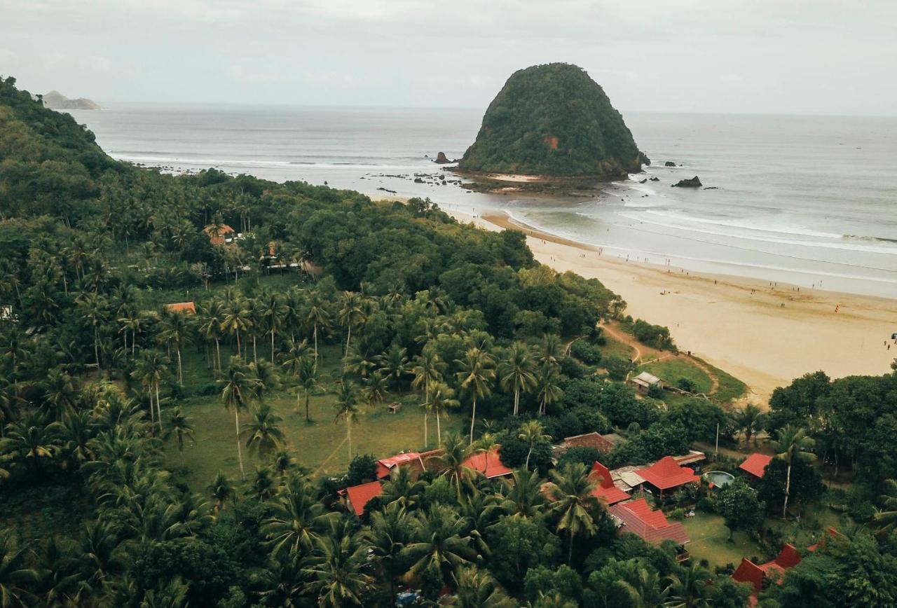 Mojosurf Camp Red Island Pasanggaran Exterior foto