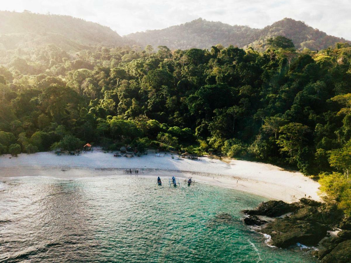 Mojosurf Camp Red Island Pasanggaran Exterior foto