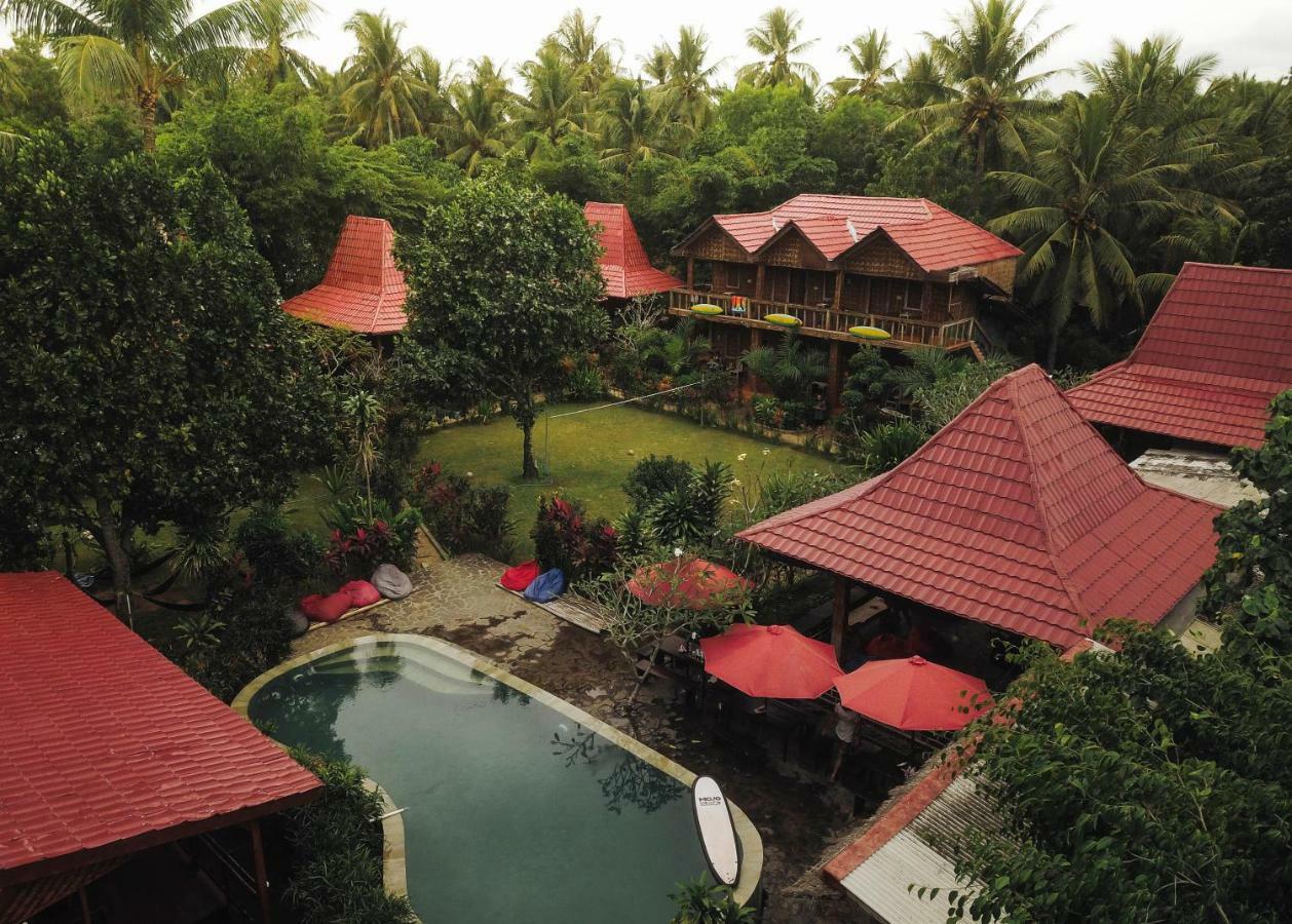Mojosurf Camp Red Island Pasanggaran Exterior foto