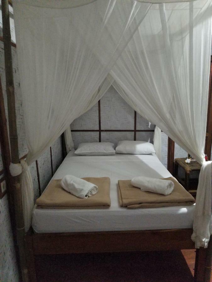 Mojosurf Camp Red Island Pasanggaran Exterior foto
