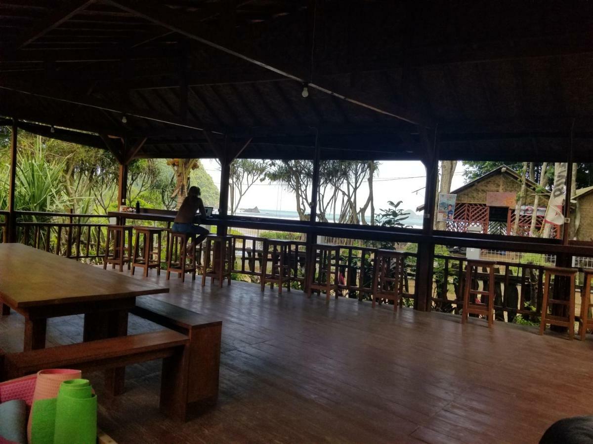 Mojosurf Camp Red Island Pasanggaran Exterior foto